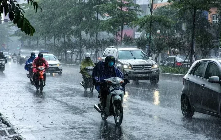 Mưa dông ở cả 3 miền, có nơi vượt 100mm, Bắc Bộ trưa chiều hửng nắng Mưa dông ở cả 3 miền, có nơi vượt 100mm, Bắc Bộ trưa chiều hửng nắng