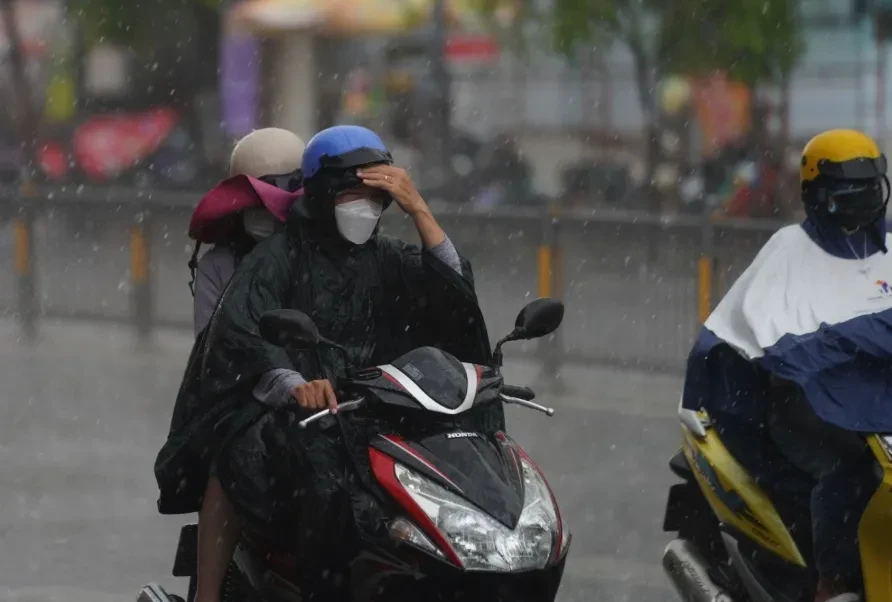 Mưa dông từ Khánh Hòa đến Lâm Đồng và Nam Bộ, có nơi mưa to trên 100mm Mưa dông từ Khánh Hòa đến Lâm Đồng và Nam Bộ, có nơi mưa to trên 100mm