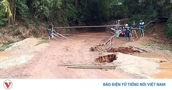 Mưa gây sạt lở cầu tạm, lối đi duy nhất nối Đồng Nai-Bình Phước cũ bị phong tỏa