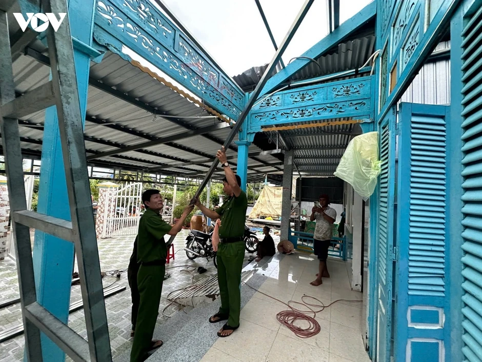 Mưa giông kèm lốc xoáy gây thiệt hại nhiều nhà dân tại Cần Thơ Mưa giông kèm lốc xoáy gây thiệt hại nhiều nhà dân tại Cần Thơ