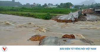 Mưa lớn gây ngập, chia cắt nhiều tuyến đường ở Nghệ An