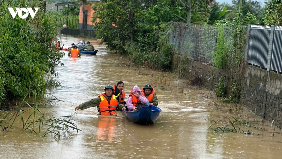 Mưa lớn gây ngập hơn 100 nhà dân ở Lâm Đồng Mưa lớn gây ngập hơn 100 nhà dân ở Lâm Đồng