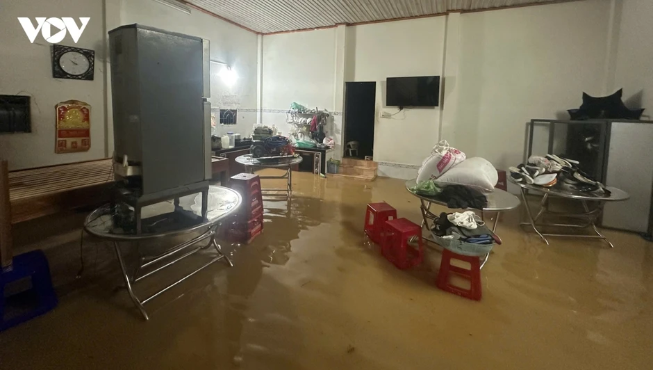 Mưa lớn gây ngập hơn 100 nhà dân ở Lâm Đồng Mưa lớn gây ngập hơn 100 nhà dân ở Lâm Đồng