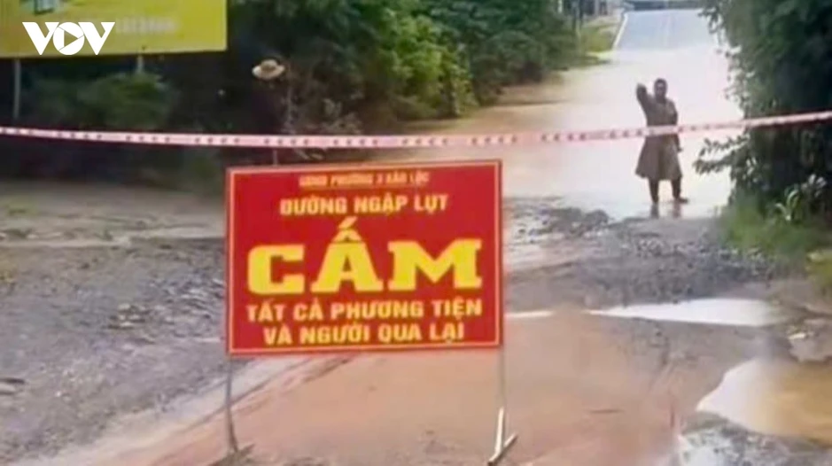 Mưa lớn gây ngập hơn 100 nhà dân ở Lâm Đồng Mưa lớn gây ngập hơn 100 nhà dân ở Lâm Đồng