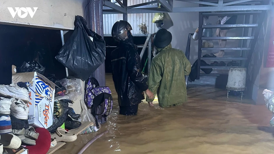 Mưa lớn gây ngập hơn 100 nhà dân ở Lâm Đồng Mưa lớn gây ngập hơn 100 nhà dân ở Lâm Đồng