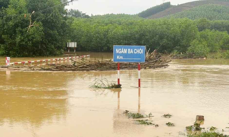 Mưa lớn gây ngập lụt nghiêm trọng ở vùng cao Bắc Ninh, nhiều thôn bản bị cô lập Mưa lớn gây ngập lụt nghiêm trọng ở vùng cao Bắc Ninh, nhiều thôn bản bị cô lập