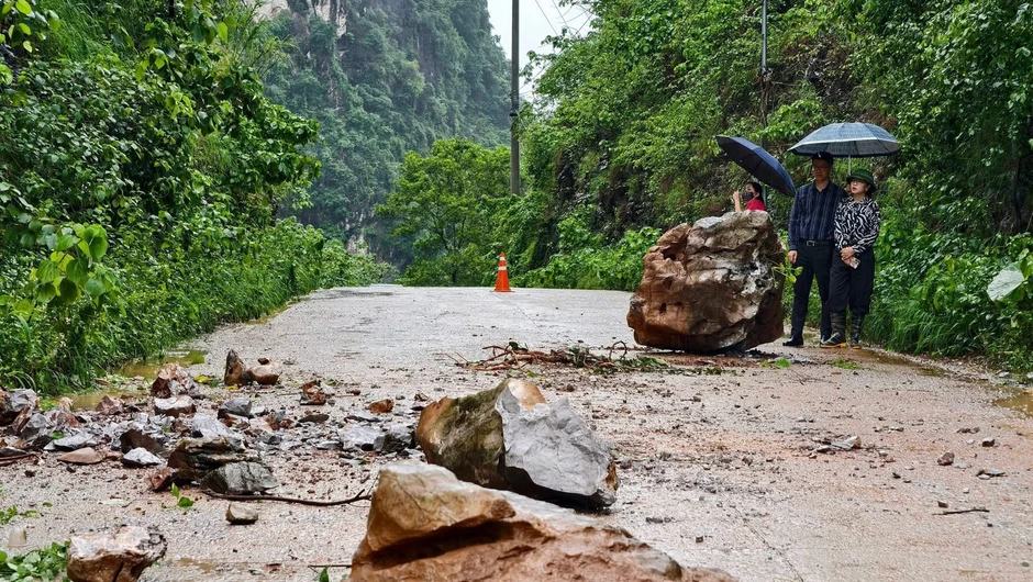 Mưa lớn gây ngập lụt, sạt lở đất đá, bờ kè tại Lạng Sơn Mưa lớn gây ngập lụt, sạt lở đất đá, bờ kè tại Lạng Sơn