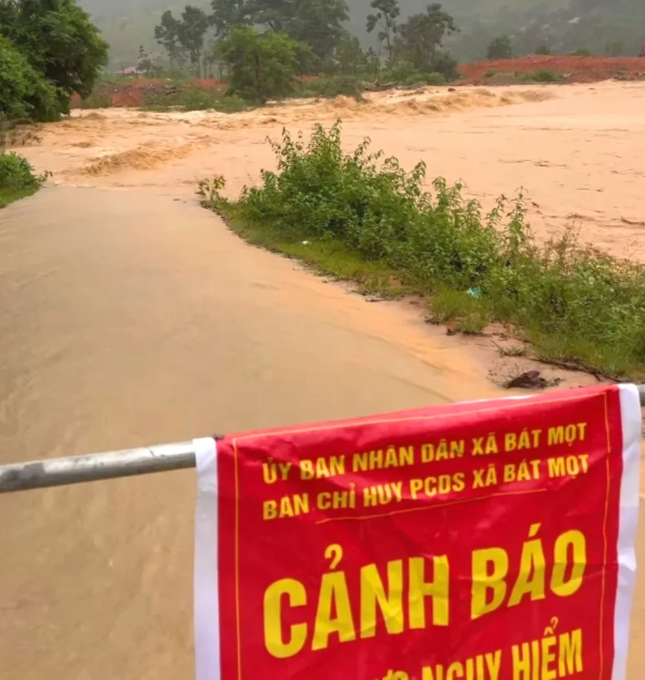 Mưa lớn gây ngập, sạt lở ở Thanh Hoá và Nghệ An Mưa lớn gây ngập, sạt lở ở Thanh Hoá và Nghệ An