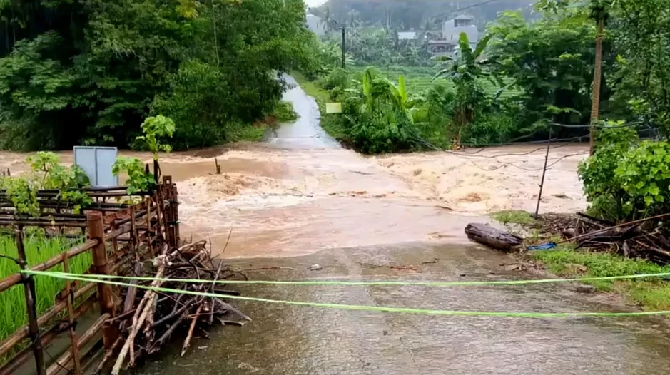 Mưa lớn gây ngập, sạt lở ở Thanh Hoá và Nghệ An Mưa lớn gây ngập, sạt lở ở Thanh Hoá và Nghệ An