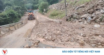 Mưa lớn gây nhiều điểm sạt lở, ách tắc trên Quốc lộ 6 và Quốc lộ 12 ở Điện Biên