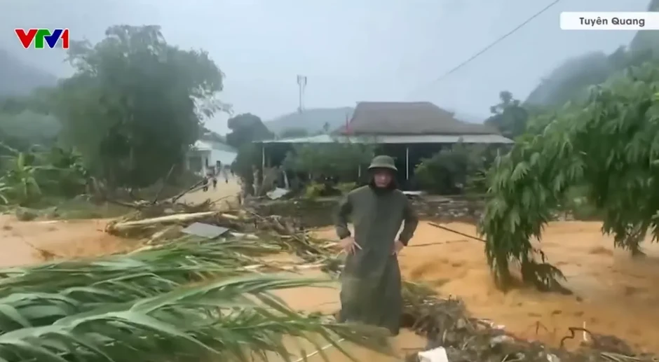 Mưa lớn gây sạt lở, ngập úng, chia cắt nhiều nơi ở Tuyên Quang, Lào Cai Mưa lớn gây sạt lở, ngập úng, chia cắt nhiều nơi ở Tuyên Quang, Lào Cai
