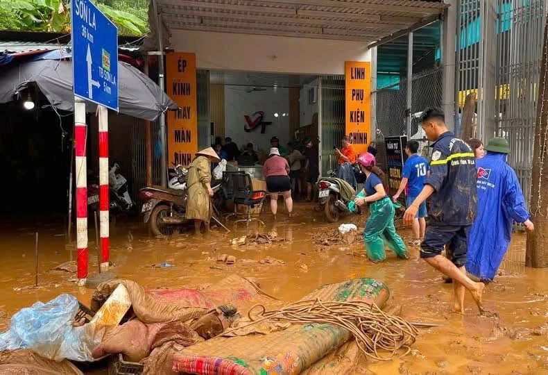 Mưa lớn gây sạt lở, ngập úng tại Sơn La Mưa lớn gây sạt lở, ngập úng tại Sơn La