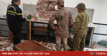 Mưa lớn kéo dài gây sạt lở, đất, đá tràn vào nhà dân ở Sơn La