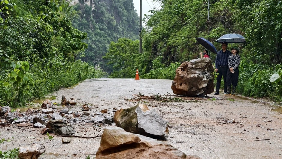 Mưa lớn kéo dài gây sạt lở, ngập úng nhiều nơi trên địa bàn tỉnh Lạng Sơn Mưa lớn kéo dài gây sạt lở, ngập úng nhiều nơi trên địa bàn tỉnh Lạng Sơn