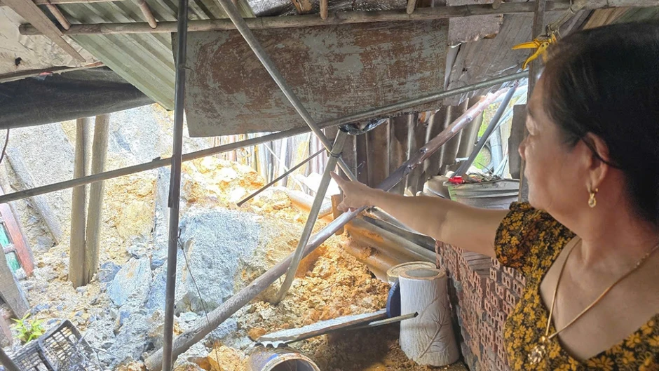 Mưa lớn kéo dài tại Lào Cai gây ngập úng và sạt lở Mưa lớn kéo dài tại Lào Cai gây ngập úng và sạt lở