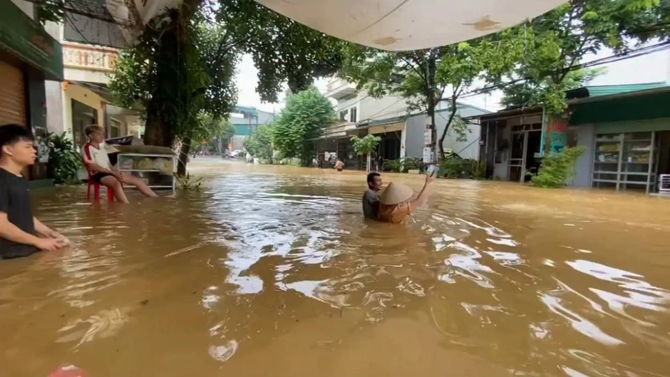 Mưa lớn kéo dài tại Lào Cai gây ngập úng và sạt lở Mưa lớn kéo dài tại Lào Cai gây ngập úng và sạt lở