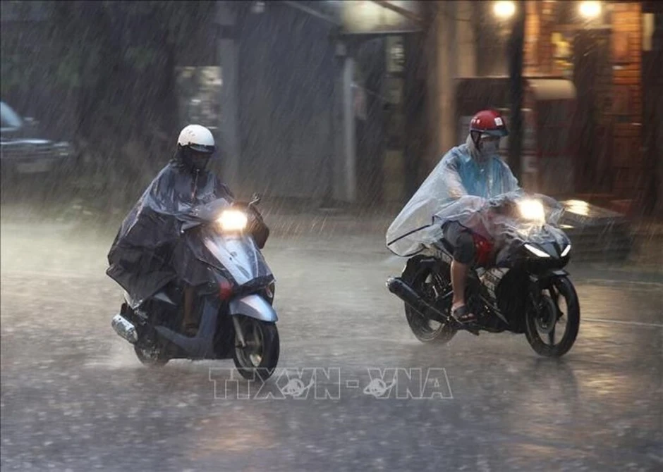 Mưa lớn về chiều tối và đêm - cảnh báo lốc sét, mưa đá, lũ quét và sạt lở