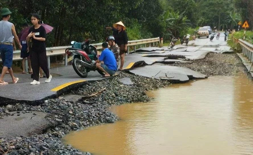 Mưa lũ gây ngập nặng, chia cắt nhiều khu vực ở Nghệ An và Thanh Hóa Mưa lũ gây ngập nặng, chia cắt nhiều khu vực ở Nghệ An và Thanh Hóa