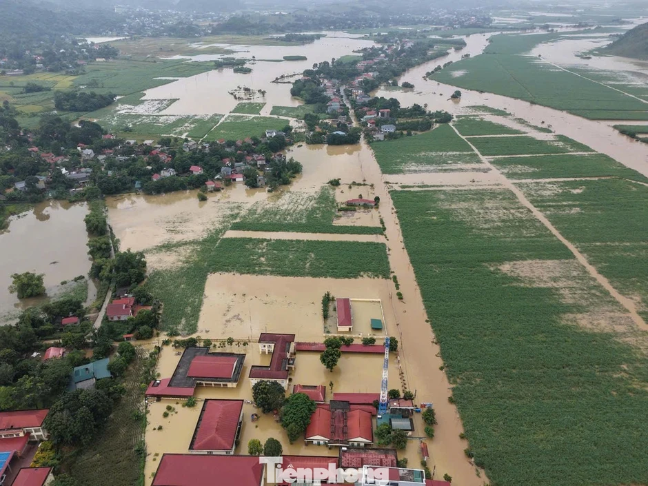Mưa lũ gây ngập nặng, chia cắt nhiều khu vực ở Nghệ An và Thanh Hóa Mưa lũ gây ngập nặng, chia cắt nhiều khu vực ở Nghệ An và Thanh Hóa