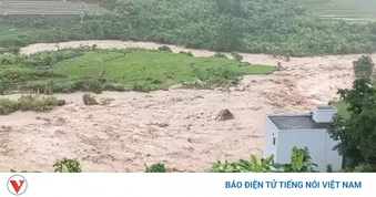 Mưa lũ làm sập, cuốn trôi ngôi nhà 2 tầng tại Lai Châu