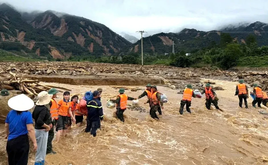 Mưa lũ tại miền núi phía Bắc làm 4 người chết, 118 ngôi nhà bị sập và hư hỏng Mưa lũ tại miền núi phía Bắc làm 4 người chết, 118 ngôi nhà bị sập và hư hỏng