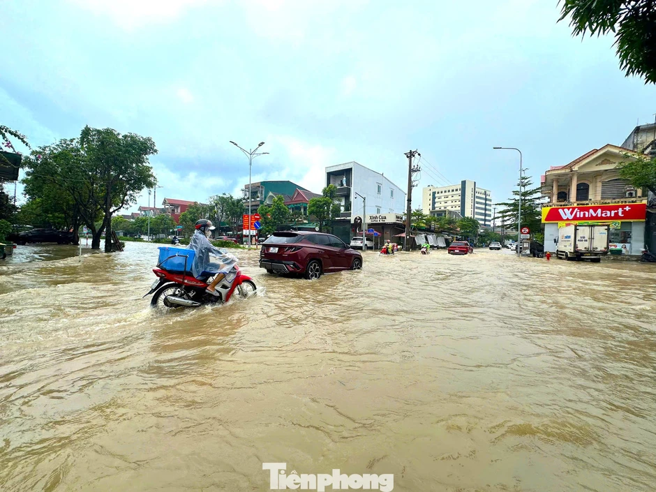 Mưa tầm tã ngày đêm, cảnh báo nguy cơ ngập lụt cục bộ tại Hà Tĩnh Mưa tầm tã ngày đêm, cảnh báo nguy cơ ngập lụt cục bộ tại Hà Tĩnh