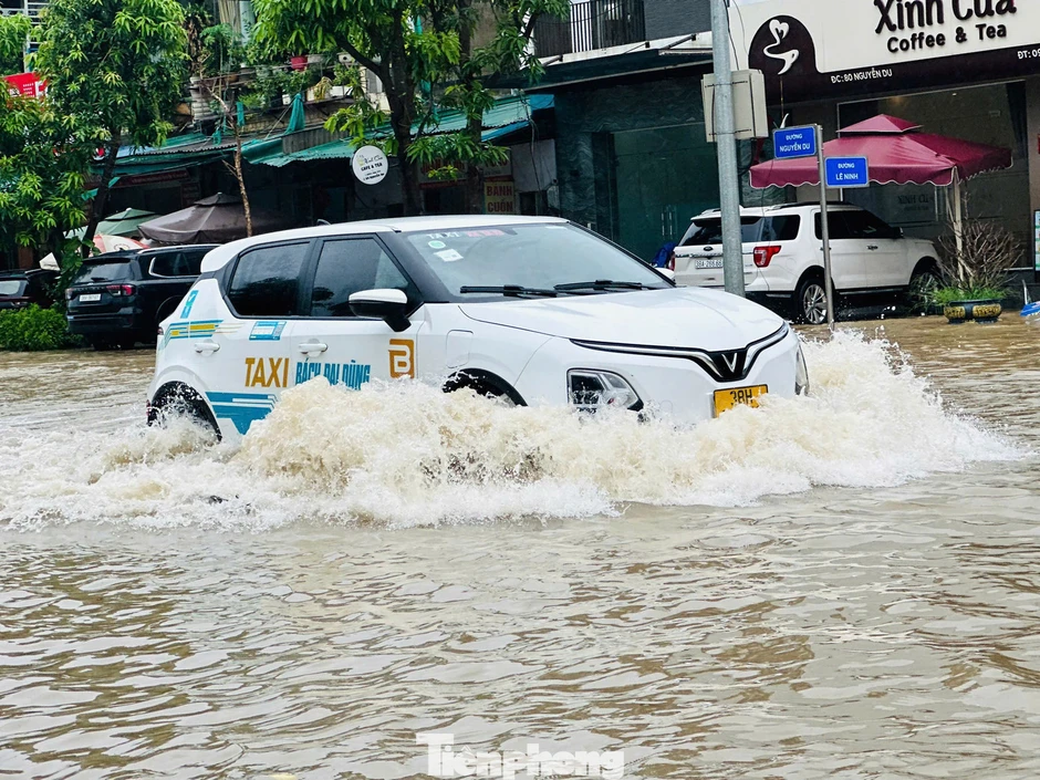 Mưa tầm tã ngày đêm, cảnh báo nguy cơ ngập lụt cục bộ tại Hà Tĩnh Mưa tầm tã ngày đêm, cảnh báo nguy cơ ngập lụt cục bộ tại Hà Tĩnh