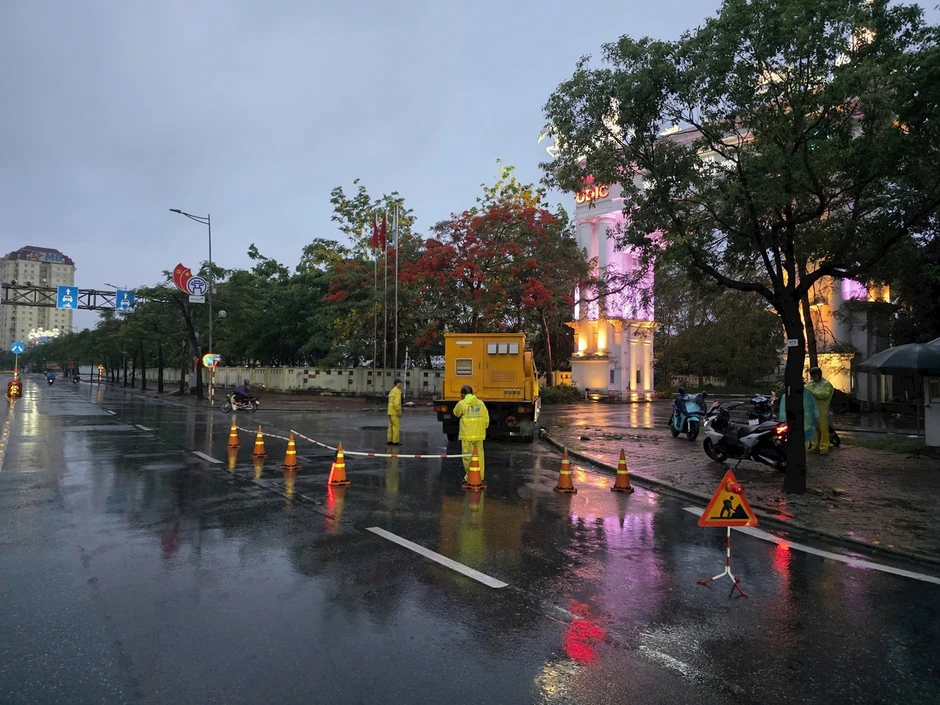 Mưa xối xả đầu mùa, ngập úng ở Hà Nội ra sao? Mưa xối xả đầu mùa, ngập úng ở Hà Nội ra sao?