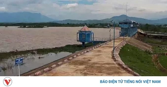 Mực nước tăng nhanh, hồ Ba Bàu ở Lâm Đồng xả lũ khẩn cấp
