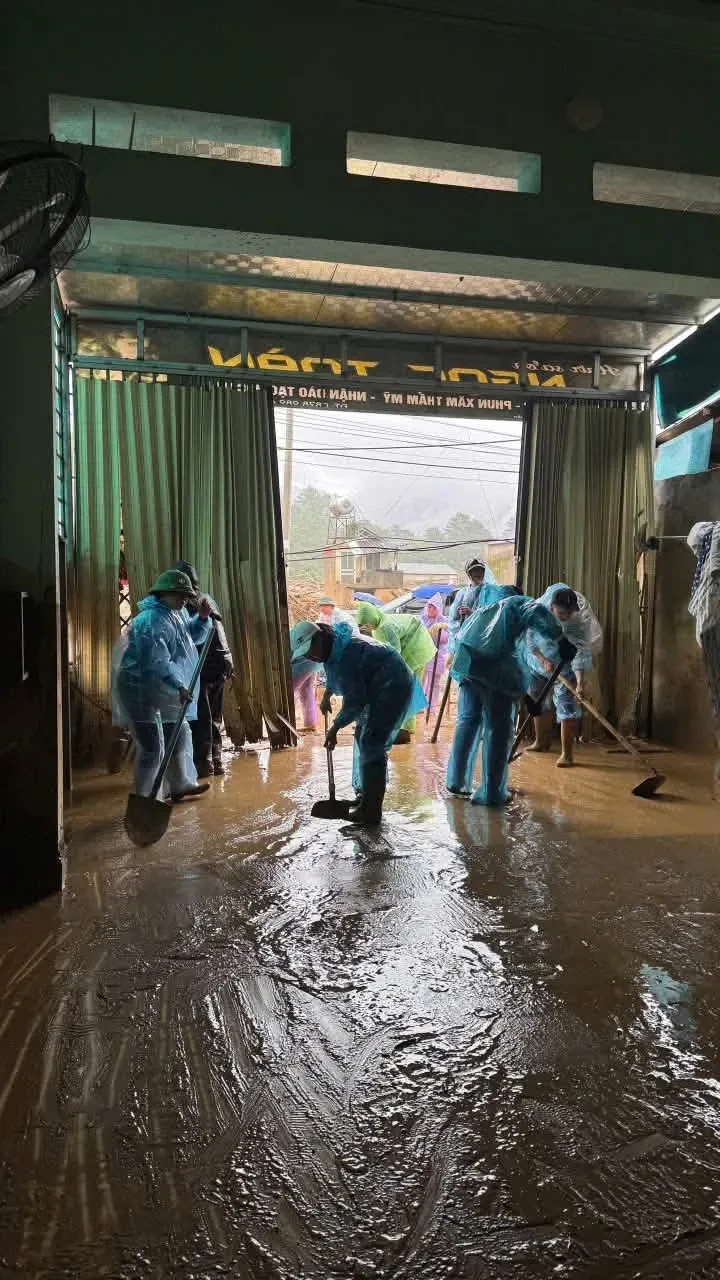 Mường Than (Lai Châu) khẩn trương chuẩn bị năm học mới sau thiên tai Mường Than (Lai Châu) khẩn trương chuẩn bị năm học mới sau thiên tai