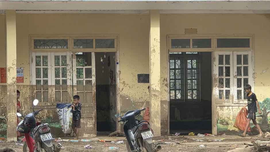 Mường Than (Lai Châu) khẩn trương chuẩn bị năm học mới sau thiên tai Mường Than (Lai Châu) khẩn trương chuẩn bị năm học mới sau thiên tai