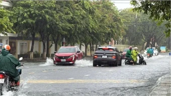 Nam bộ mưa lớn kèm dông mạnh