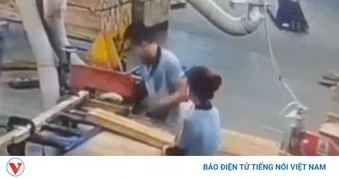 Nam công nhân ở TP.HCM bị máy cắt đứt lìa 4 ngón tay khi đang làm việc