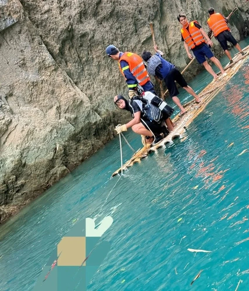 Nam sinh 17 tuổi 2 lần lao xuống nước xiết cứu bạn đuối nước rồi mất tích: Kết cục khiến ai cũng xót xa Nam sinh 17 tuổi 2 lần lao xuống nước xiết cứu bạn đuối nước rồi mất tích: Kết cục khiến ai cũng xót xa