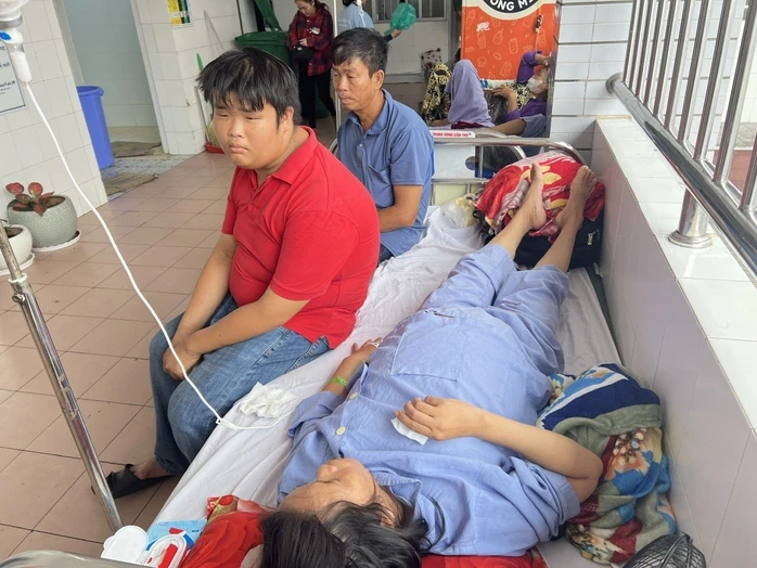 Nam sinh bệnh tật, bán vé số ở Cần Thơ được bạn đọc ủng hộ 194 triệu đồng