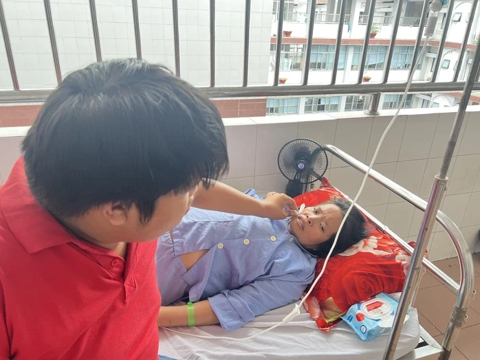 Nam sinh bệnh tật, bán vé số ở Cần Thơ được bạn đọc ủng hộ 194 triệu đồng