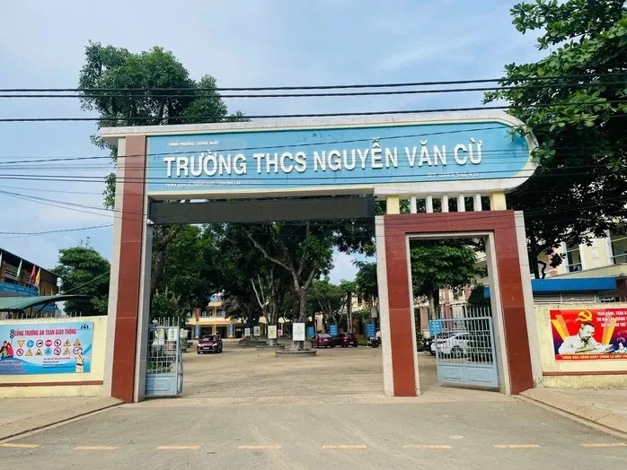 Nam sinh lớp 8 dùng rìu đánh bạn cùng lớp Nam sinh lớp 8 dùng rìu đánh bạn cùng lớp