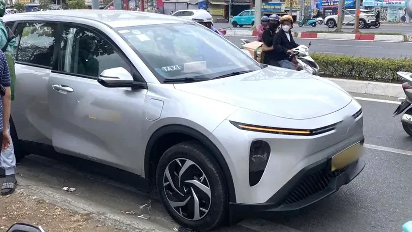 Nam tài xế taxi tử vong trong ô tô trên đường ở TP Hồ Chí Minh Nam tài xế taxi tử vong trong ô tô trên đường ở TP Hồ Chí Minh