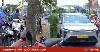 Nam tài xế taxi tử vong trong ô tô trên đường ở TP Hồ Chí Minh