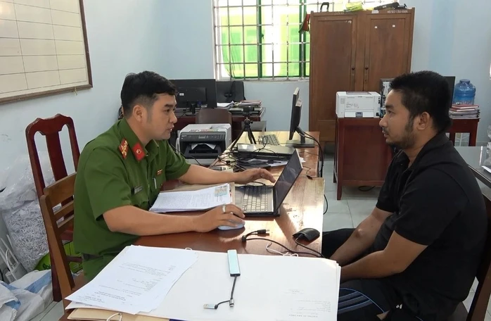 Nam thanh niên bị đâm chết khi đang xem đánh bóng chuyền tại Đồng Tháp Nam thanh niên bị đâm chết khi đang xem đánh bóng chuyền tại Đồng Tháp