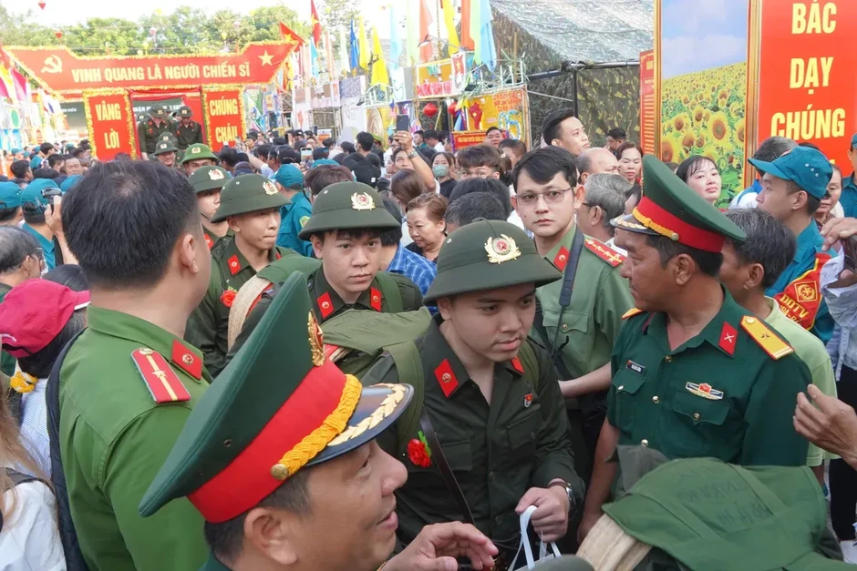 Nam thanh niên bị phạt hơn 60 triệu đồng vì trốn nhập ngũ Nam thanh niên bị phạt hơn 60 triệu đồng vì trốn nhập ngũ