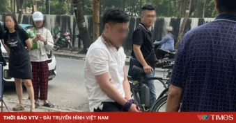 Nam thanh niên dùng vật sắc nhọn đâm tài xế ô tô ở Hà Nội