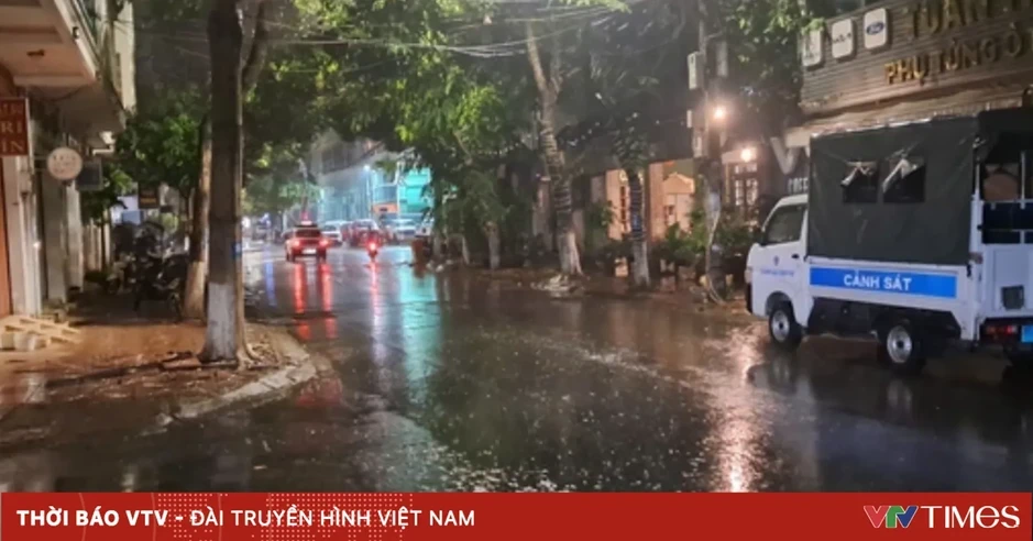 Nam thanh niên mang dao vào quán cà phê, cố thủ suốt gần 48 giờ