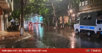 Nam thanh niên mang dao vào quán cà phê, cố thủ suốt gần 48 giờ