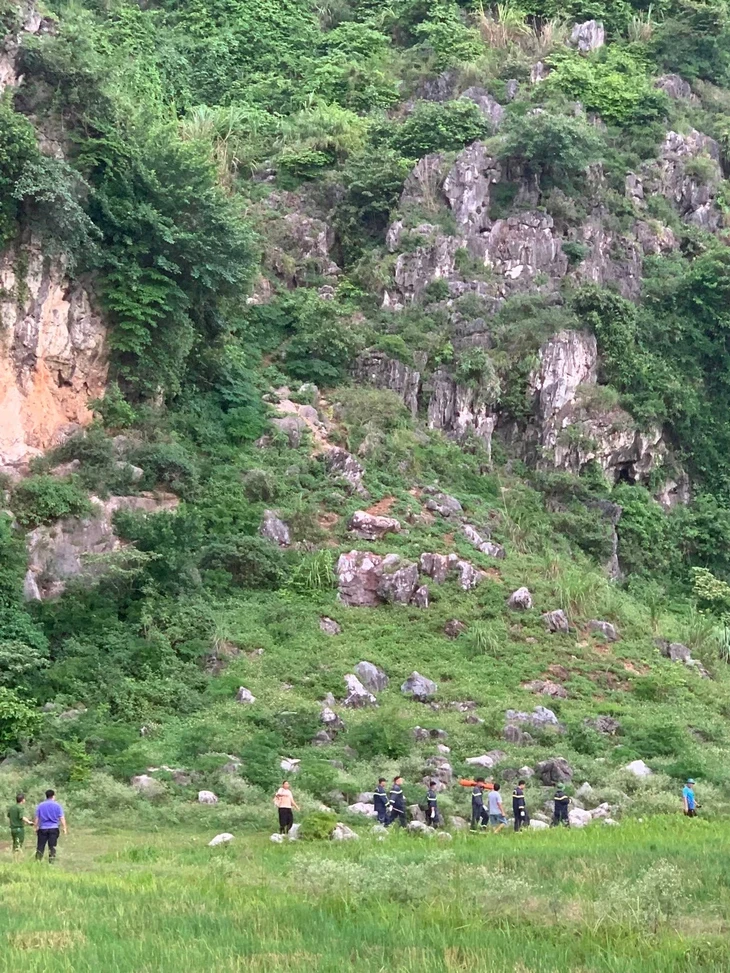Nam thanh niên ngã tử vong khi leo núi lấy phong lan Nam thanh niên ngã tử vong khi leo núi lấy phong lan