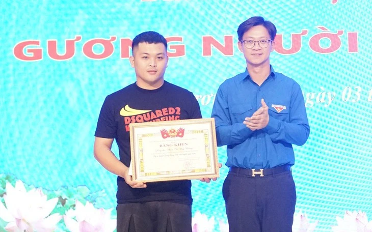 Nam thanh niên nói về giây phút bất chấp nguy hiểm cầm bình cứu hỏa lao vào cứu người Nam thanh niên nói về giây phút bất chấp nguy hiểm cầm bình cứu hỏa lao vào cứu người