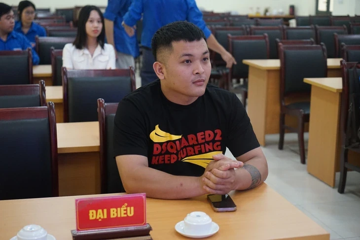 Nam thanh niên nói về giây phút bất chấp nguy hiểm cầm bình cứu hỏa lao vào cứu người Nam thanh niên nói về giây phút bất chấp nguy hiểm cầm bình cứu hỏa lao vào cứu người