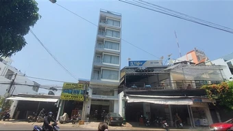 Nam thanh niên thoát chết sau khi nhảy lầu từ tầng 7