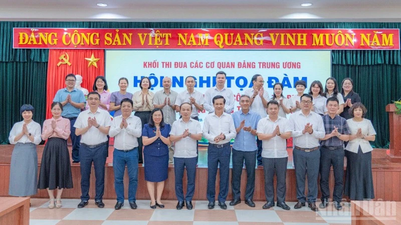 Nâng cao chất lượng công tác thi đua, khen thưởng trong tình hình mới Nâng cao chất lượng công tác thi đua, khen thưởng trong tình hình mới