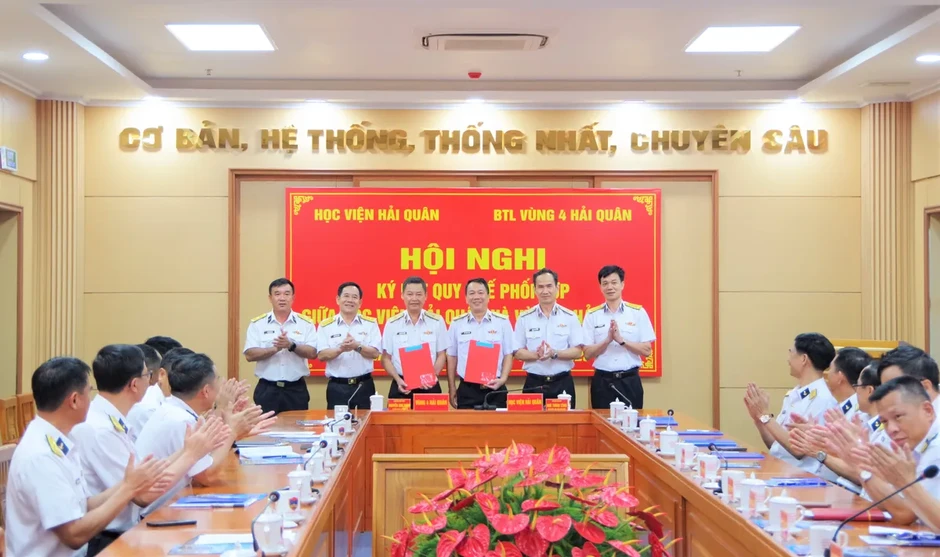 Nâng cao chất lượng đào tạo, huấn luyện giữa Học viện Hải quân và Vùng 4 Hải quân Nâng cao chất lượng đào tạo, huấn luyện giữa Học viện Hải quân và Vùng 4 Hải quân
